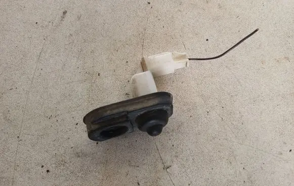 Suzuki Swift I Loading door sensor 