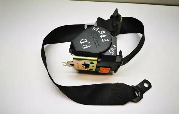 BMW 3 E46 Front seatbelt 8207956