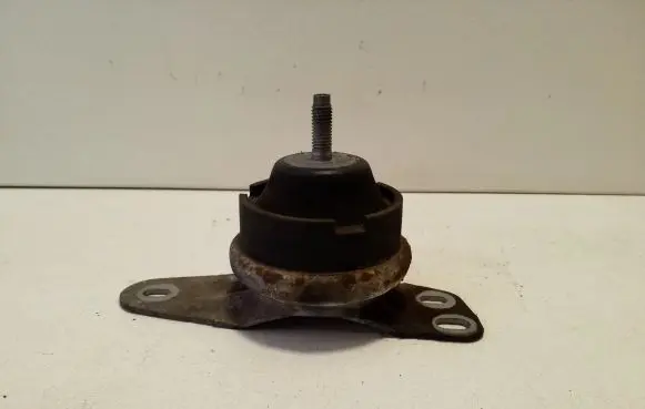 Peugeot 508 Engine mount bracket