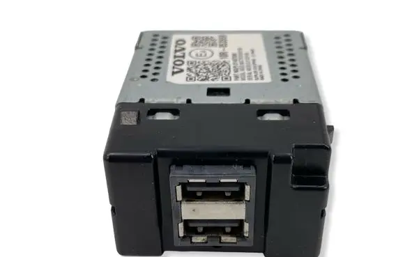 Volvo XC40 USB socket connector 31407038