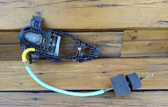 Front door exterior handle/bracket