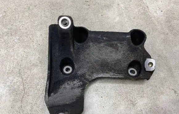 BMW 3 E90 E91 A/C compressor mount bracket 7505980 6455 24168100