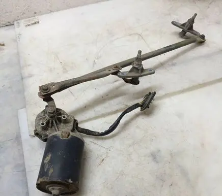Mercedes-Benz W123 Front wiper linkage 401976