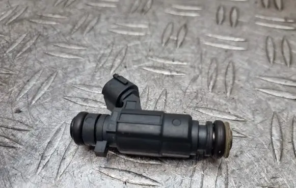 Hyundai i30 Fuel injector 0280157174