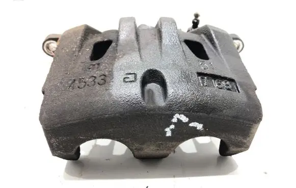 Toyota RAV 4 (XA40) Front brake caliper 