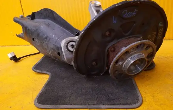 Mercedes-Benz C AMG W205 Rear wheel hub spindle/knuckle 
