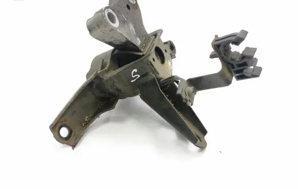 Toyota Auris E180 Engine mount bracket