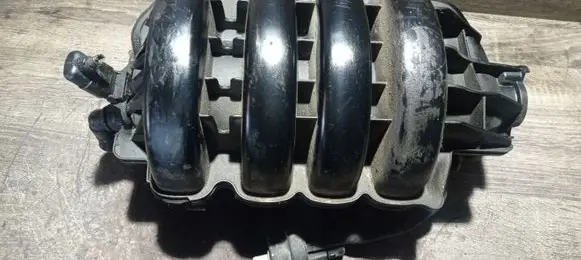 Volkswagen Golf V Intake manifold 03C129711F
