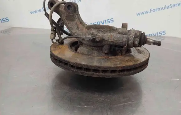 Hyundai i30 Front wheel hub spindle knuckle