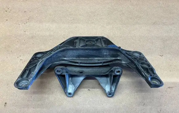 BMW 5 E60 E61 Gearbox mounting bracket 6761106