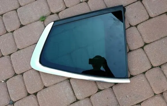 Opel Zafira C Front triangle window/glass 