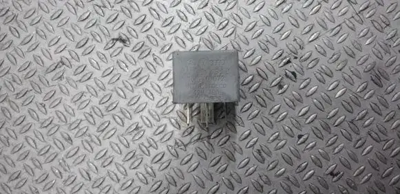 Volkswagen Golf IV Other relay 141951253B