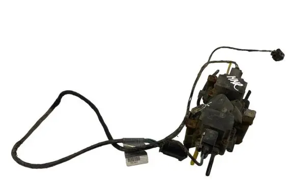BMW 7 E65 E66 Air suspension valve block 4725525660 77369610 6911936
