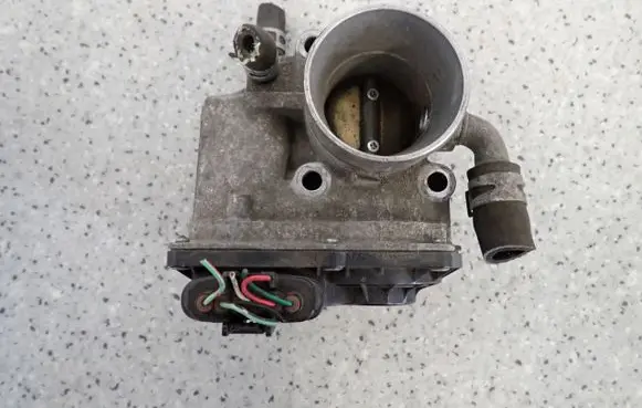 Suzuki Swift I Throttle body valve