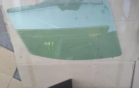 Ford Transit Courier Front door window glass four-door 43R-00098