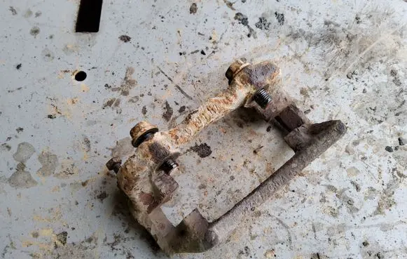 Seat Cordoba (6K) Front Brake Caliper Pad/Carrier 
