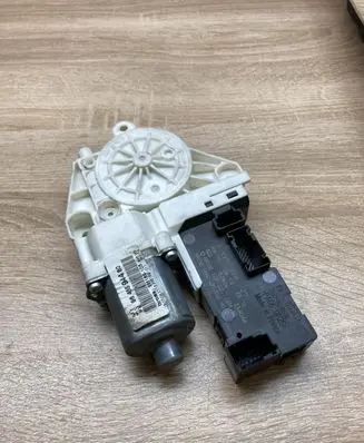 Peugeot 407 Front door window regulator motor 1137328127 9646594480