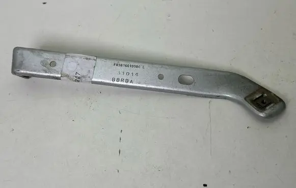 Ford Mustang VI Fender mounting bracket FR3B16C199BC