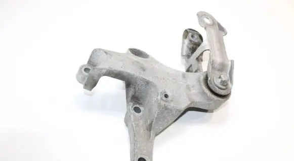 Mercedes-Benz B W246 W242 Engine mounting bracket A2462401309