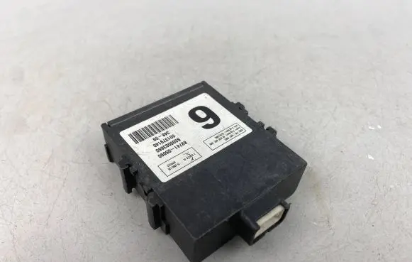 Toyota Avensis T270 Door central lock control unit/module 89741-05090