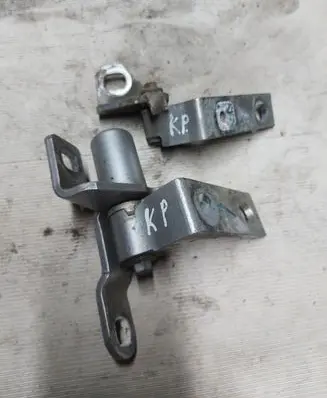 Front door upper hinge