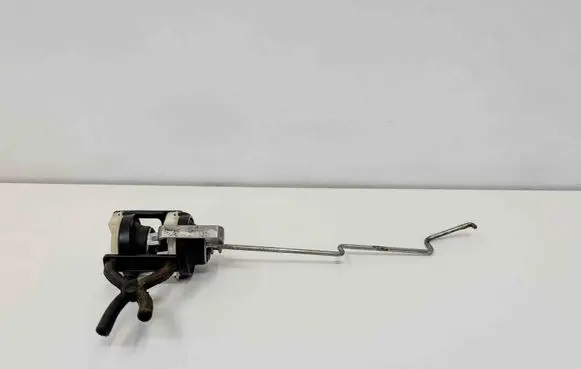 Mercedes-Benz SLC C107 Engine mount vacuum valve 1078000675 A1078000675
