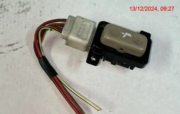 Toyota Avensis T250 Seat control switch 