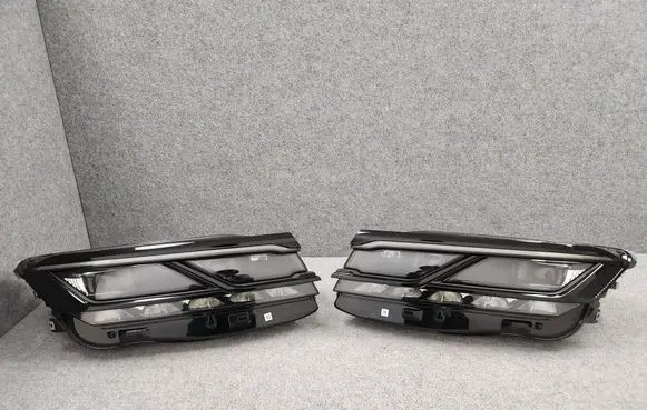 Volkswagen Touareg III Headlights/headlamps set 761941082ASCZ 761941082A 761941081A