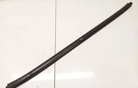 Volvo S60 Rubber seal front coupe door 