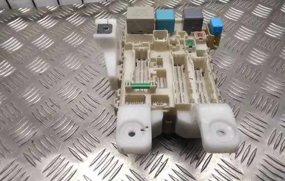 Toyota Prius (XW20) Fuse module 8273047290