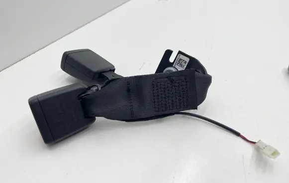 BMW 2 F44 Middle seatbelt buckle (rear) 7456284 640984900H 31102023