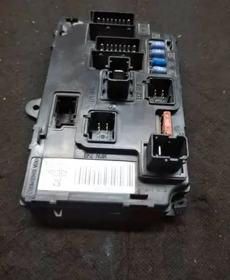 Peugeot 407 Fuse module 9656148180 S120017001H BSCA0400