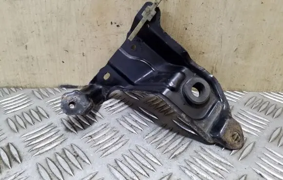 Radiator mount bracket