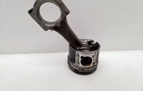 Opel Astra H Piston with connecting rod P885