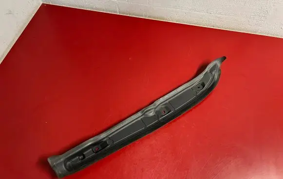 BMW X1 U11 Fender end trim 9462144 51489462144
