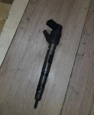 Audi A8 S8 D3 4E Fuel injector 0445110158 0852