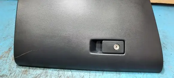 Volvo V60 Glove box