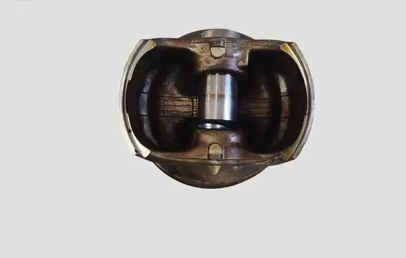 Volkswagen Golf V Piston 0000