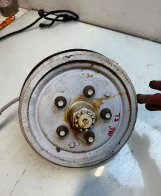 Volkswagen Transporter - Caravelle T3 Rear wheel hub 32132132