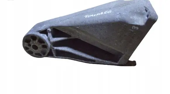 Volkswagen Touareg I Engine mounting bracket 022199308
