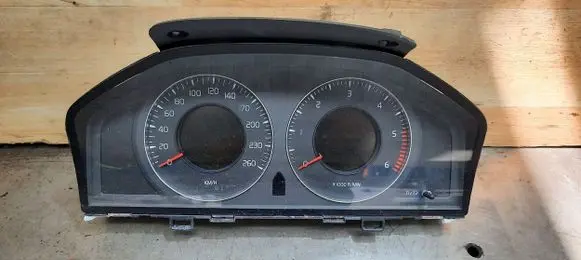 Volvo XC70 Speedometer (instrument cluster)