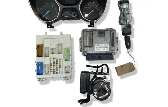 Ford Focus Engine ECU kit and lock set CV6112A650AME CV6A12B684BB 0261S09146