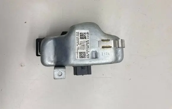 Volkswagen Jetta VI Other engine bay part 1K0905861C 23130001