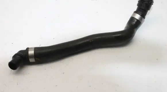 Mercedes-Benz CLS C219 Engine coolant pipe/hose A2118302896