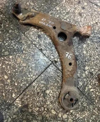 Toyota Avensis T250 Front lower control arm/wishbone