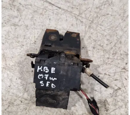 Loading door lock