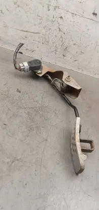 Accelerator throttle pedal