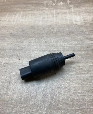 BMW 5 E39 Windscreen/windshield washer pump 8377612 23557610