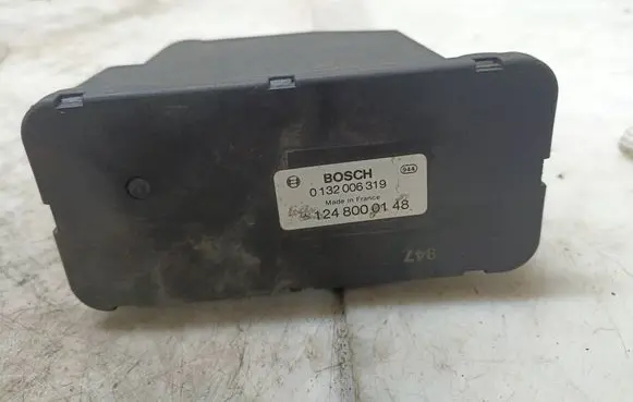 Mercedes-Benz E W124 Central locking motor 0132006319 1248000148
