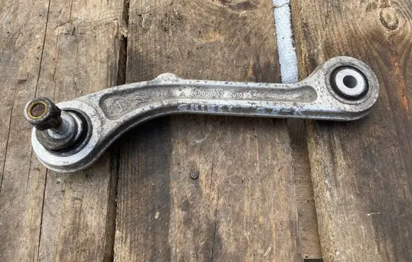 Maserati Ghibli Rear upper control arm/wishbone 670007252